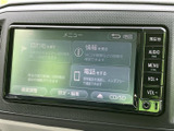 目的地検索や情報確認、電話などのメニューがまとまり、画面表示と本体ボタンで必要な項目を選びやすい構成です。日々の移動をサポートする装備としてお役立ていただけます。