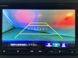 バックでの車庫入れも安心です! リアカメラが付いているバックモニター付のナビを装備しております。操作線もついており距離感も画面から確認できます。