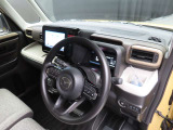 運転席のドアを開け、乗り込む際のイメージです。