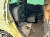シートをはね上げれば、高さのある荷物も積めます。