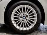 BMW純正アルミホイールです。納車時にはアルミホイールコーティングも承っております!是非ご検討下さいませ。