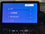 TVや交通情報、Bluetooth、USBなどの項目が一覧で表示され、選びたい機能を確認しやすい画面です。普段使う音源や情報へスムーズに切り替えられます。