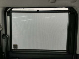 【ロールサンシェイド】日差しがまぶしい時などにロールサンシェードをスッと引き出し高い遮光率で、安眠を妨げません。