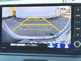 カラービジョンとガイド線で見やすい視点切替式のバックモニター。