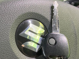 【キーレス】少し離れた場所からでもボタン一つでドアの開錠・施錠ができるのでとっても便利!ドアの鍵穴周りに傷をつけることもありません♪
