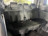 床下収納式のサードシートです。座席部分をコンパクトに収納でき、広大な荷室スペースとしてお使いいただけます!乗車人数や荷物の量など利用シーンに合わせて3列目を有効活用でき、とっても便利♪