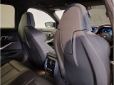 BMWの少し硬めの足回りは車の縦揺れを素早く整えるため、同乗者の方への車酔いにも効果が御座います。