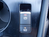 【VDC】運転操作やクルマの速度を検知して、ブレーキやエンジン出力の制御を 自動的に行い、滑りやすい路面やカーブを曲がるときや障害物を回避するときにクルマ の横滑りを軽減し、運転に安心感を与えます。