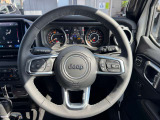 操作性の良いハンドルで運転中のストレスも軽減されます。