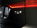 ワンペダルドライブとAWDが、V60 plug-in hybridの俊敏なパフォーマンスの源です。リラックスしたまま、なめらかで力強いパワーフィールをご堪能ください。