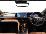 メーター・操作機器を水平に集約して、運転中の視線移動や動作を最小化して迷うことなく直感的に運転できる空間です。