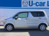 リアシートは軽自動車とは言えども大人2人がしっかりと座れるスペースを確保。