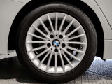 BMW純正アルミホイールです。納車時にはアルミホイールコーティングも承っております!是非ご検討下さいませ。