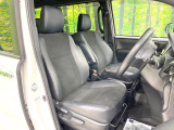 運転席まわりには十分なスペースがあり、大柄な方でもゆったり運転していただける環境です。
