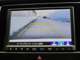 リアワイドカメラシステム!従来の視野に加えて、後方側方を約180&deg;まで見えるワイドビューと、後方を真上から見たような視野で駐車時などに便利なトップダウンビューの3つの視野があります!