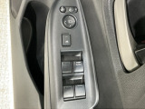 狭い駐車場で便利な電動格納ドアミラーが付いています。
