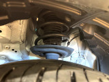 お車を安心してお乗りいただく為には、足回りの定期点検が欠かせません。サービスサポート(有償保証)では無料点検もご提供しており、安心のカーライフをお過ごしいただけるサポート体制が整っています。