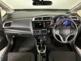 【前方視界】開放的な前方視界!運転がしやすく疲れにくいです♪窓が大きく、見通しがとっても良いおクルマですよ♪