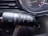 【ステアリングスイッチ】ステアリングスイッチは運転姿勢や視線を崩さずに操作が可能です。左側にはオーディオ類があります。