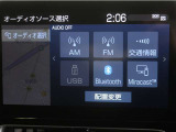 ディスプレイオーディオを装備。スマートフォンと車を繋ぐことで、これまでのナビに加えて色々なサービスが楽しめます。