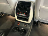 後席エアコン+後席シートヒーター付きで同乗者も快適です!