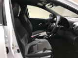 高いホールド性で運転姿勢が安定します。長距離ドライブでも疲れにくいのが魅力です。快適なドライビングライフをお送りください♪