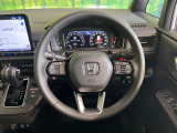 インテリアに合わせたデザインのステアリングは、運転される方のことも考え、運転しやすい形状、大きさです。是非一度、実際に触ってお確かめください。