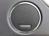 【Meridianサラウンドサウンドシステム:MOP価格 30,000円】イギリスの老舗オーディオブランドで音質が良く、ドライブ中の音楽をより一層楽しませてくれます。