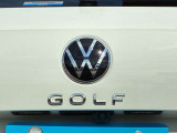 GOLFのエンブレムがセンターに施されています。