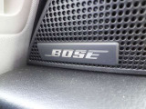 車内のBOSEスピーカーやロゴを確認できます。
