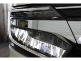 LEDヘッドライトで夜間の視認性も高く、更にオートライト搭載で、車外の明るさを感知し自動でライトを点消灯します。またエンジンOFFにすれば一緒に消灯し、消し忘れやトンネル走行時などに非常に重宝します!