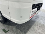 フロントコーナーセンサーで障害物を感知します