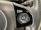 【クルーズコントロール】アクセルペダルを踏まずに一定の車速で走行できますので、高速道路など加減速の少ない道で便利です♪長距離ドライブの疲れを軽減してくれる、嬉しい装備ですよね♪