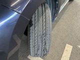 主にスライドドアの開閉と連動して自動で展開・格納される電動ステップです。これにより、特に高齢者や小さな子供の乗り降りが楽になります