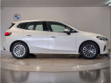 【BMWの伝統-3】BMWのお車は、&ldquo;駆け抜ける歓び&rdquo;を体現しております。走行の安定性とコーナリングの良さを追求し、思い通りにハンドルの操作可能です。
