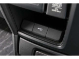スマートフォンなどの音楽再生が可能なUSB接続ジャック装備車両です♪♪♪