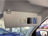 運転席メイクアップミラー