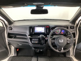 【前方視界】開放的な前方視界!運転がしやすく疲れにくいです♪窓が大きく、見通しがとっても良いおクルマですよ♪