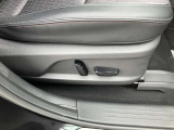 運転席シートは高さも調整出来、体型に関係なく運転し易いポジションに出来ます。