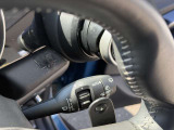 ウィンカーレバーとワイパーレバーが国産車とは左右逆になります!