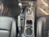 シンプルで操作しやすい運転席操作部