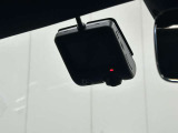 リバース連動型のバックカメラは、精度が良く、バックや縦列駐車もストレスなく止められます。カメラの性能も日々進化しており画質には私たちも驚かされます。ぜひ実車でのご確認をお願い致します!