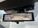【インテリジェントルームミラー】 車両後方のカメラ映像がミラーに映るので、乗員や荷物が多くても安心♪夜間や悪天候の日でもクリアな映像で視界良好です◎