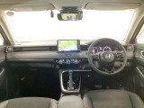 【前方視界】開放的な前方視界!運転がしやすく疲れにくいです♪窓が大きく、見通しがとっても良いおクルマですよ♪