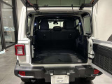 Jeepは、「自由も、冒険も、熱いチャレンジも、美しい自然があってはじめてRealに楽しめる」という信念から、車と自然との幸せな共存を目指し、複数の団体とともに日本の森林環境の保護・再生に取り組んでいます。