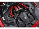 3.9L V型8気筒DOHCツインターボ、600ps/77.5kgm、全長&times;全幅&times;全高mm 4586&times;1938&times;1318mm、車両重量 1664kg