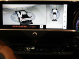 パノラミックビューモニター付きです。車両を上から見たような映像をディスプレイオーディオ画面に表示。運転席からの目視だけでは見にくい、車両周辺の状況をリアルタイムでしっかり確認できます。