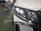 高輝度でしかも消費電力の少ないLEDをハイ、ロービームに採用。