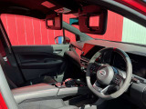運転席及び助手席サンバイザーにはバニティミラーを装備☆