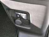 シフトレバーの下にはUSB充電ポートが2つ用意されています!Type-A(2.4A)、Type-C(3A)それぞれ1つずつとなっています。最大3A出力対応で、高速充電やタブレットの充電もOK!